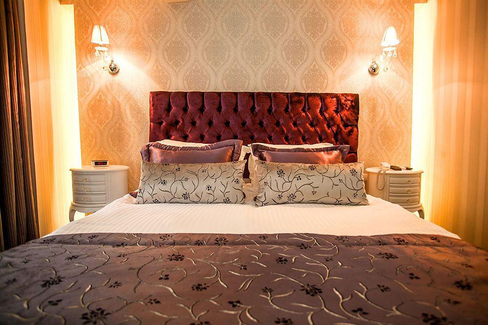 Lucis Pera Hotel 3*