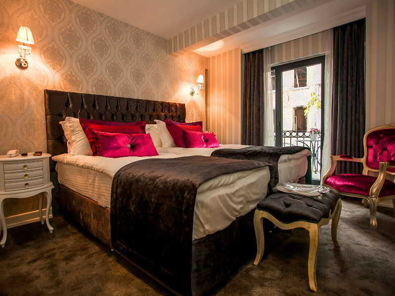 Lucis Pera Hotel 3*