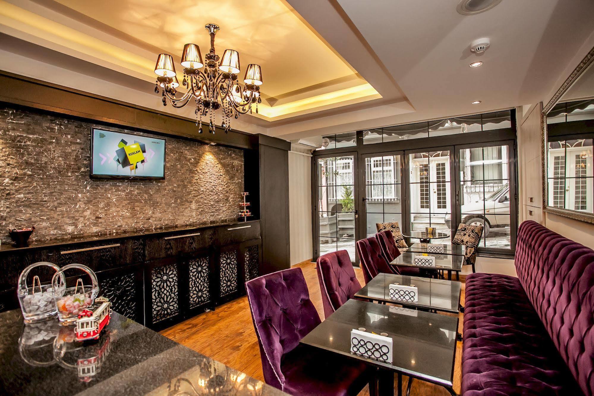 Lucis Pera Hotel 3*
