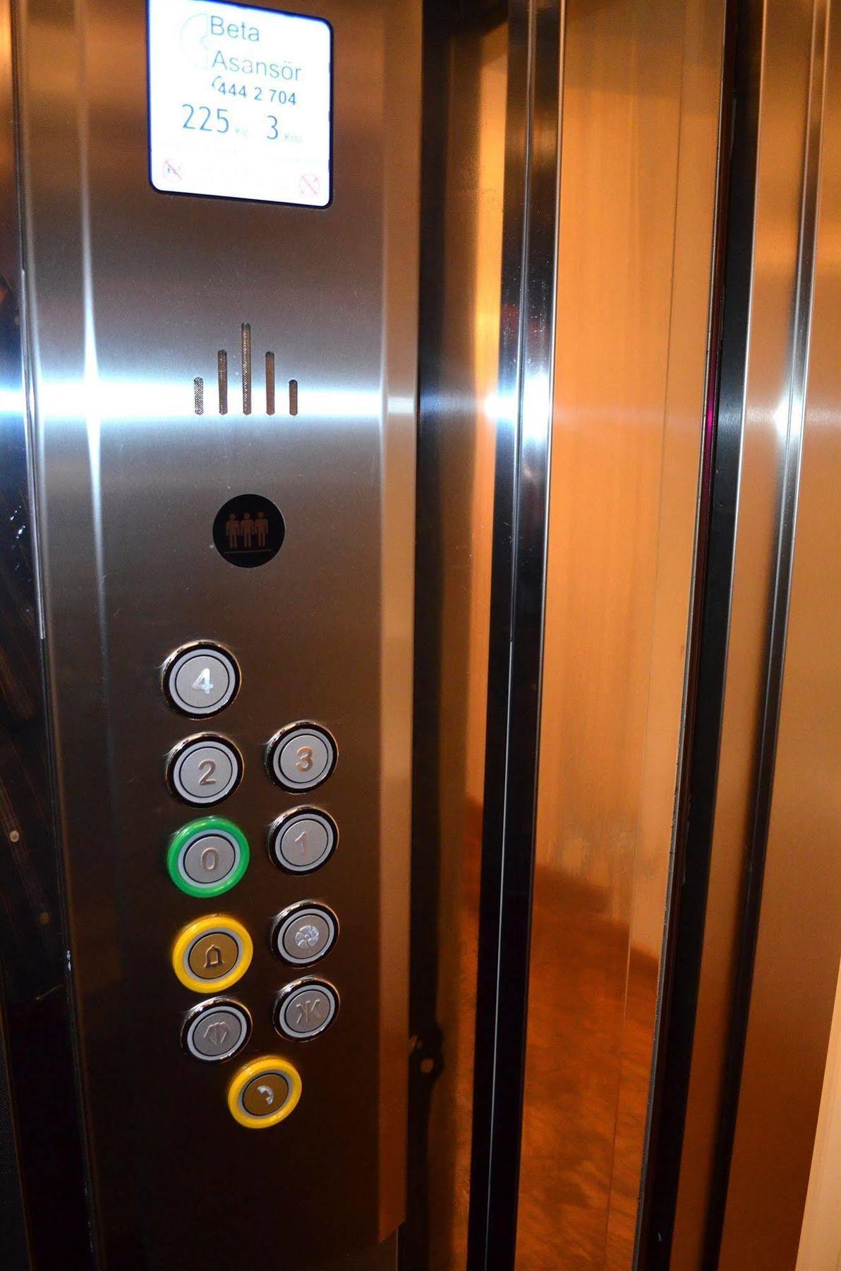 Lucis Pera Hotel 3*
